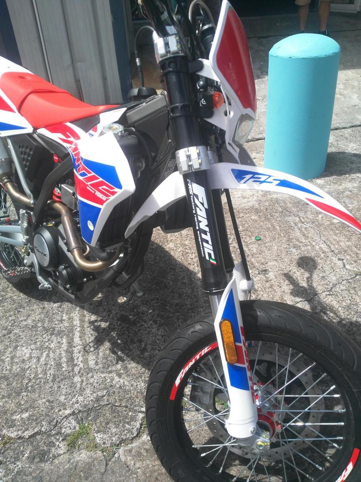 Nos motos  motaro vue de face Martinique