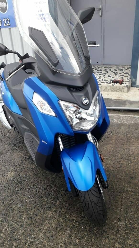 Nos scooters SYM de face Martinique