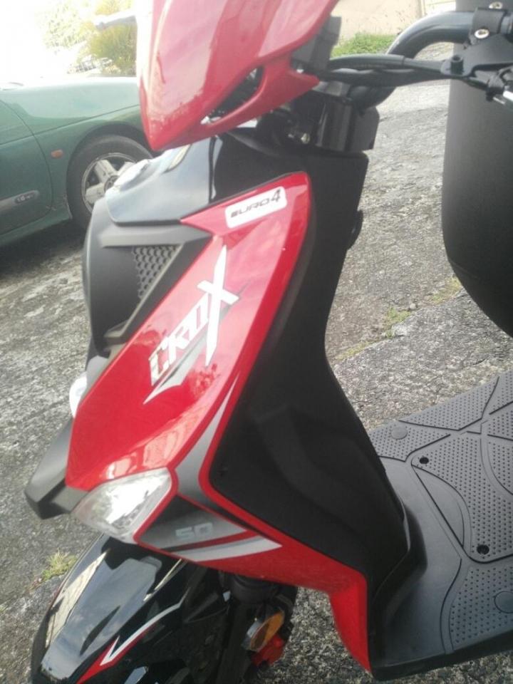 Nos scooters CROX rouge Martinique