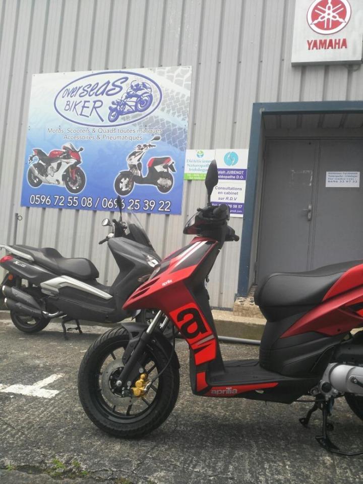 Nos scooters APRILIA rouge Martinique