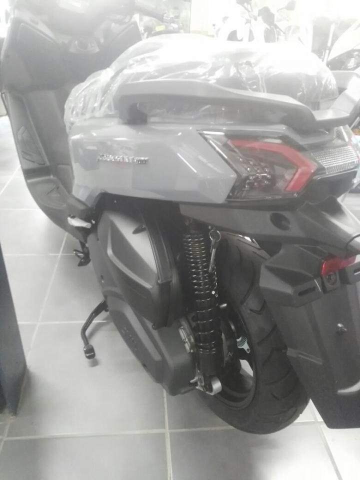 Nos scooters de derrière Martinique