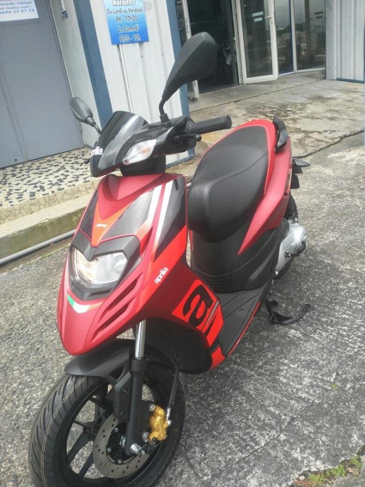 Nos scooters APRILIA rouge Martinique