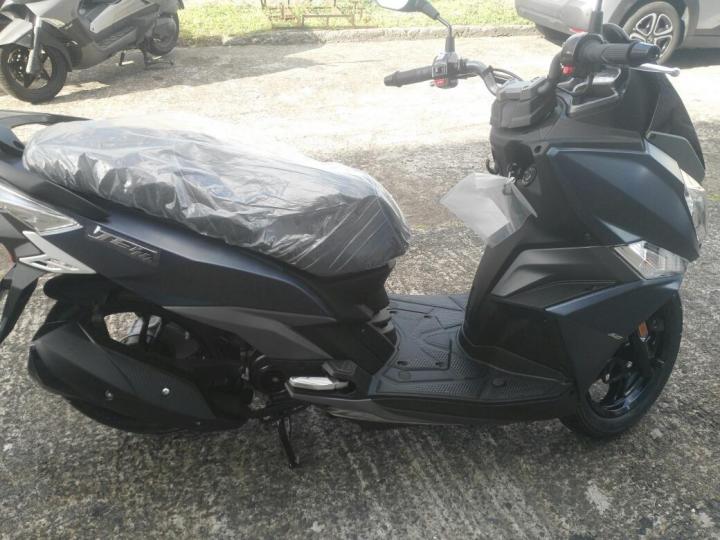 Nos scooters JET14 noir Martinique