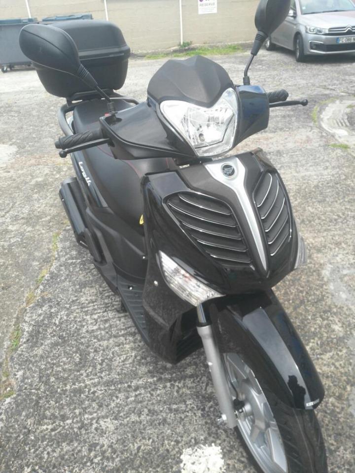 Nos scooters SYM noir Martinique