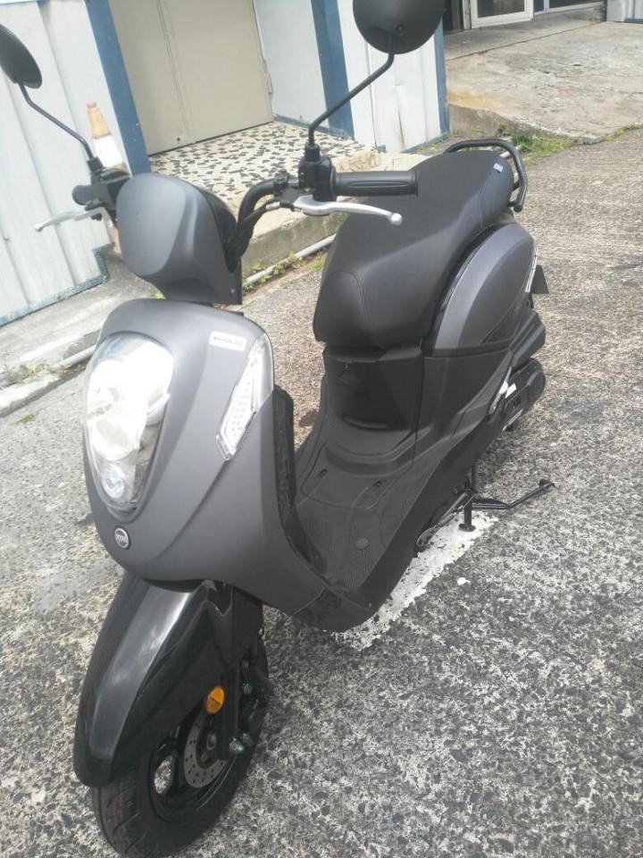 Nos scooters gris Martinique