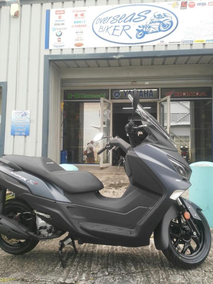 Nos scooters de profile Martinique